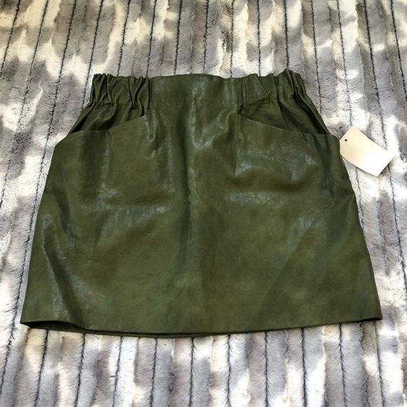 𝅺zara Green Faux Leather Mini Skirt Size Small - Picture 3 of 10